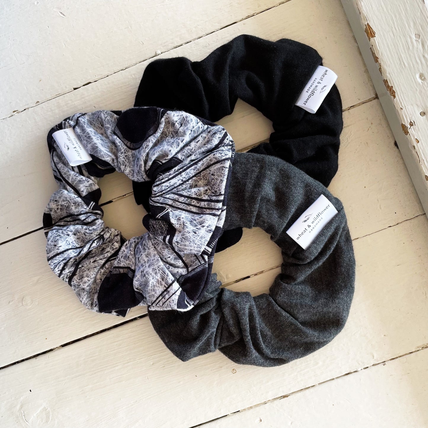 Luxe Scrunchies 3-pack - Pucks on Ice